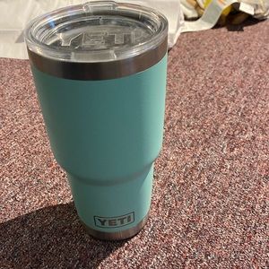 Yeti 35 oz Tiffany blue tumbler